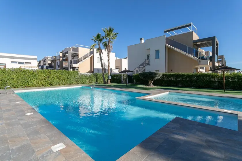 Maison de Vacances Élégante avec Sauna, Piscine, Climatisation et Wi-Fi - Image 1