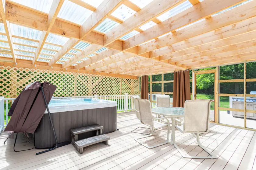 The Charming Cabin **Hottub*Gym*Firepit**(Pet-friendly) - Image 1