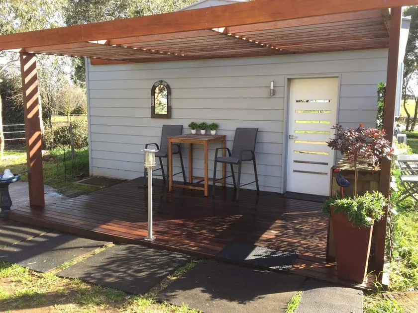 Modern Cottage in peaceful setting, dog door to large fenced yard, farm walks. - Image 1