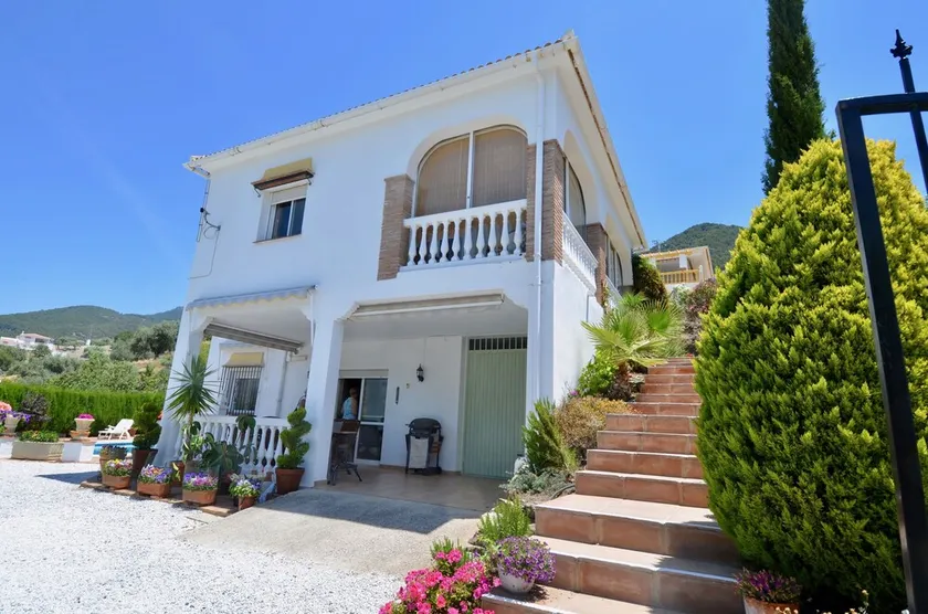 Casa Alegria, villa med udsigt over bjerge og sø, i en rolig beliggenhed i Alc - Image 1