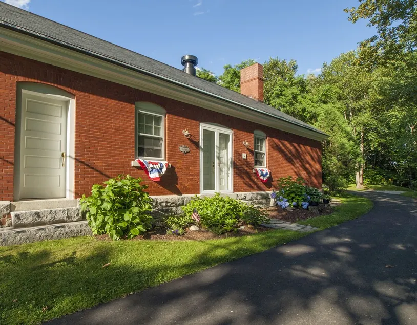 Historic Bakery House on Great Diamond Island with Lots of Charm - Image 1