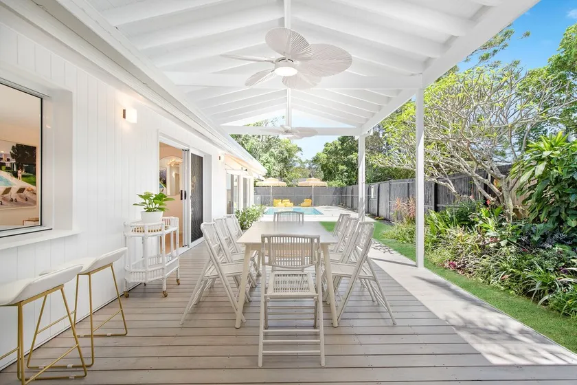 Sun Daze Beach House - Image 1