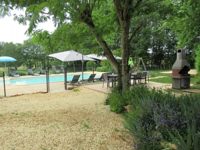 Maison spacieuse avec piscine privée au cœur du Périgord - Image 1