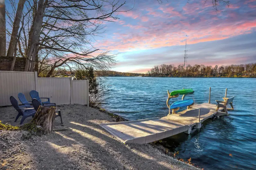 Hilltop Lakehouse - Free Kayaks Deck PLX - Image 1