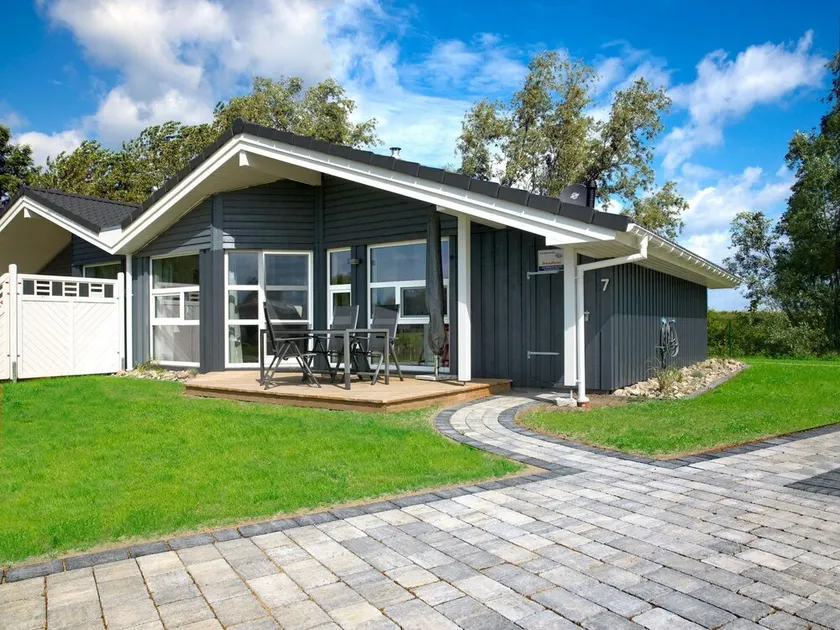 Haus Strandbrise - holiday home in a peaceful location, directly on the Salzhaff - Image 1