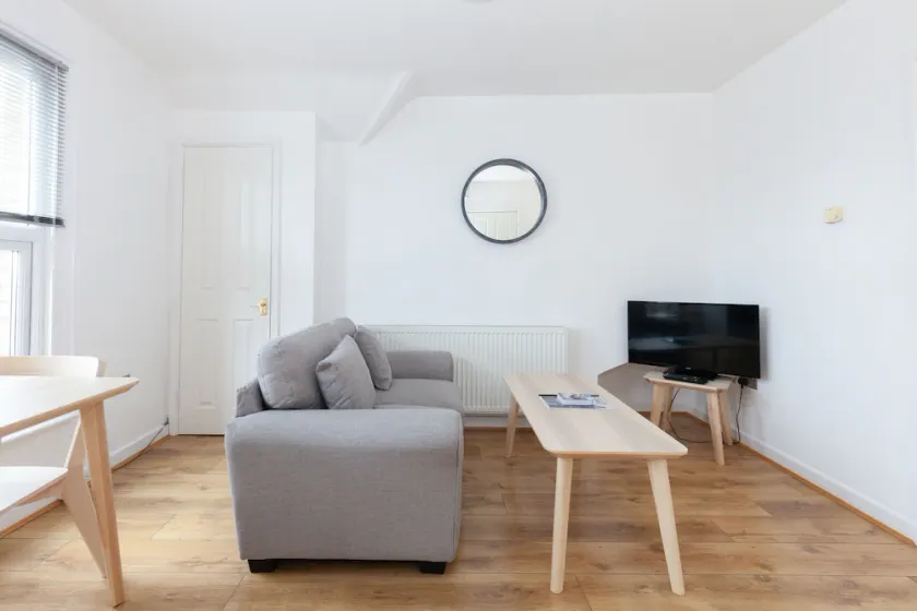 Sleep & Stay Oxford - Iffley Penthouse Inc Parking - Image 1