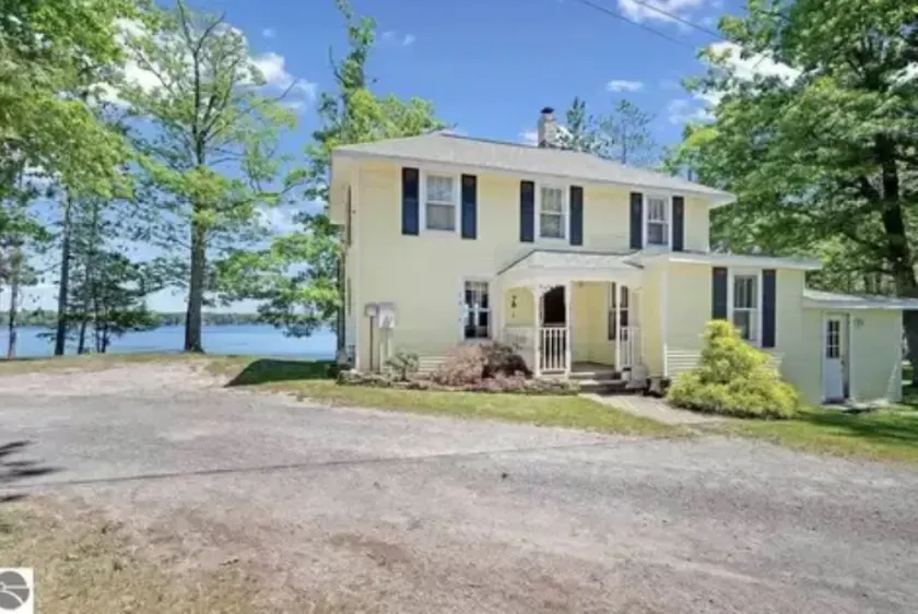 Peaceful, Private Lakeside Retreat on Beautiful Long Lake - Image 1