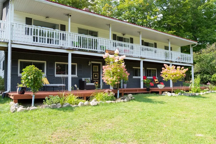 Cozy Family Cottage, Sleeps up to 10 Persons & Fully Equipped - Image 1