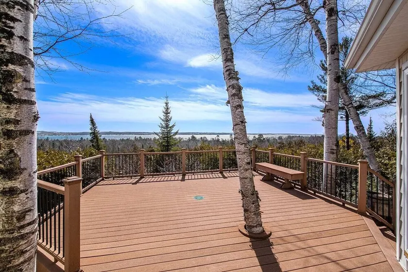This house is a 3 bedroom(s), 2 bathrooms, located in Harbor Springs, MI. - Image 1