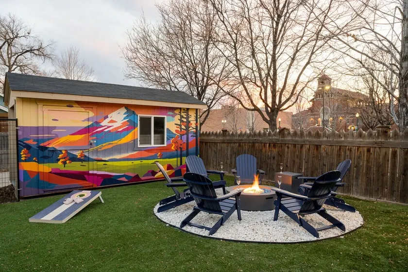 ARCADE - FIRE PIT - HOT TUB - BACKYARD GAMES - OLDE TOWN HISTORIC DISTRICT - Image 1