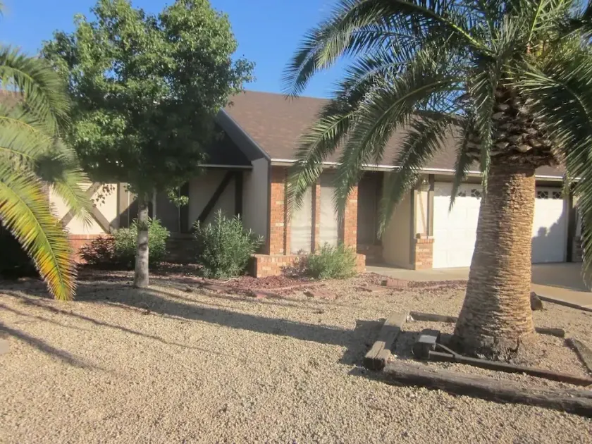 Spacious Four Bedroom Glendale Home with Pool Near Westgate Stadium - Image 1