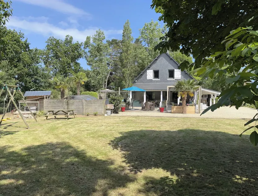 Ruhiges Haus mit privatem Pool mit einzigartigem Blick auf das Grün - Image 1