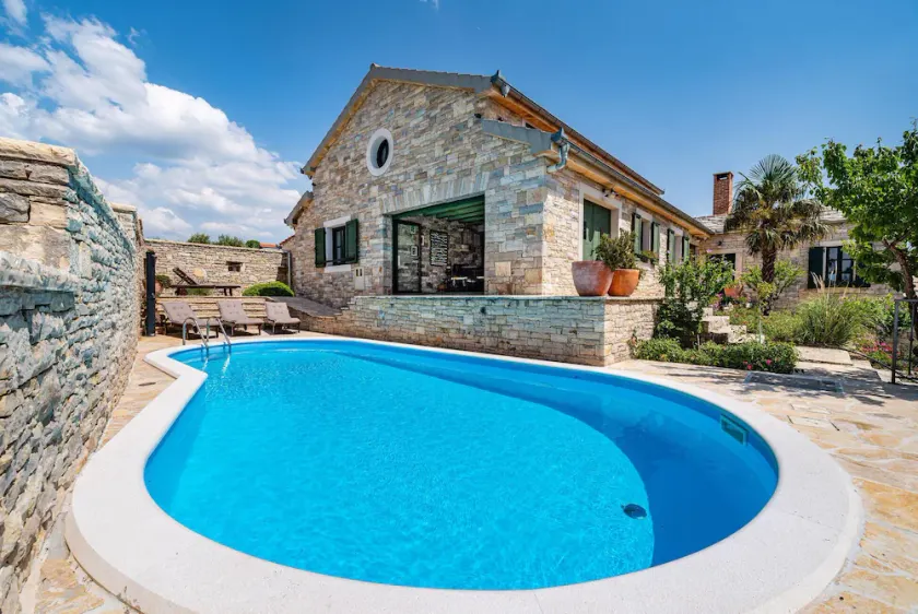 Nice home in Lisicic with sauna - Image 1