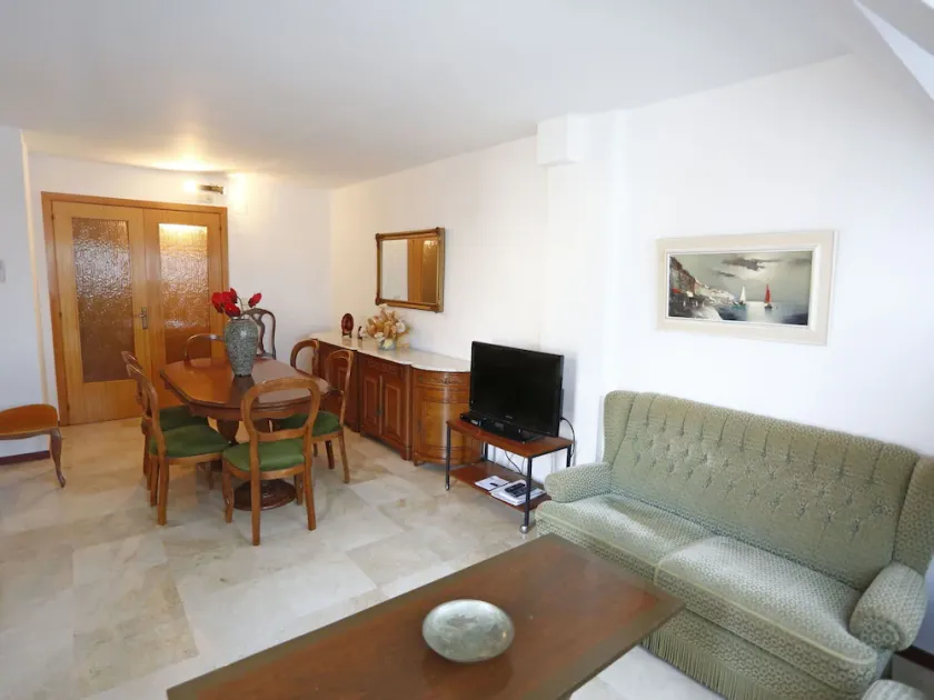 Lovely apartment for 6 guests with WIFI, A/C, TV, terrace and pets allowed - Image 1