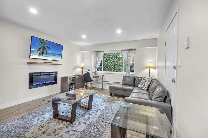 Great Location in North Vancouver only few minutes to Downtown Vancouver - Image 1