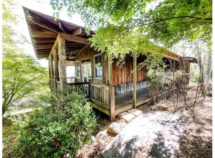 Unique Cypress cottage, close to Charlottesville with mountain views. - Image 1