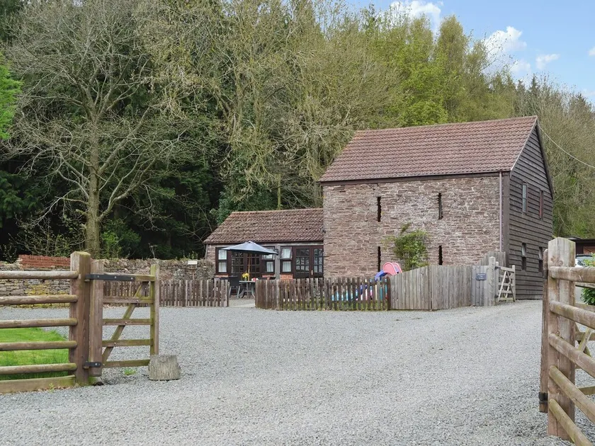 Brampton Hill Farm Cottage - Image 1