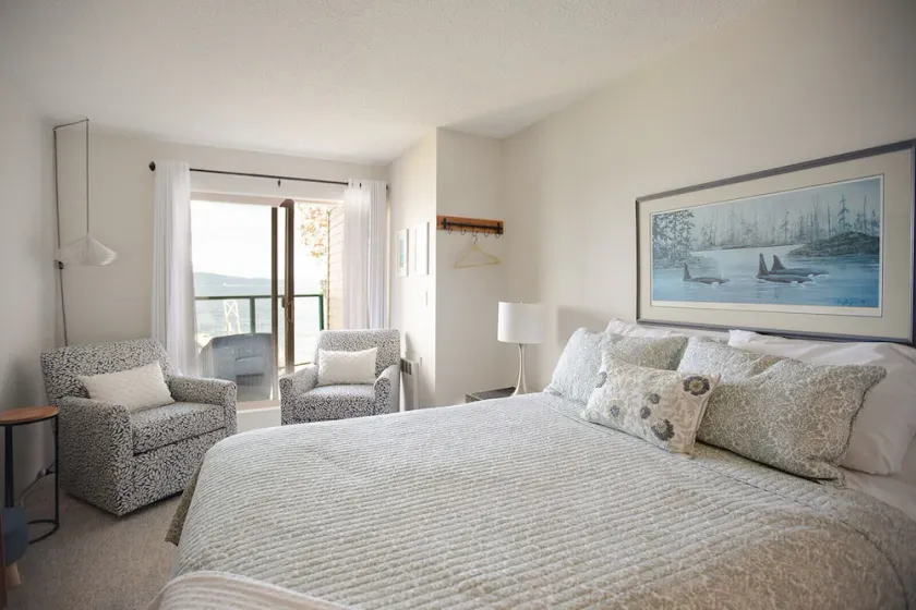 Anchor's End Suite at Inn of the Sea. Charming, affordable rental on the ocean. - Image 1