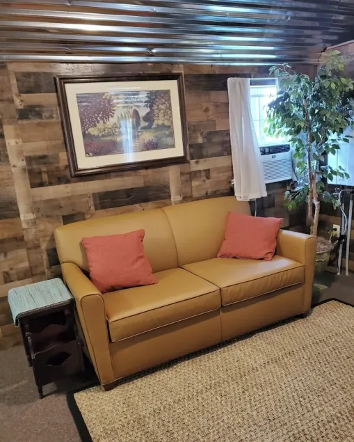 Delightful Tiny Cabin - Image 1
