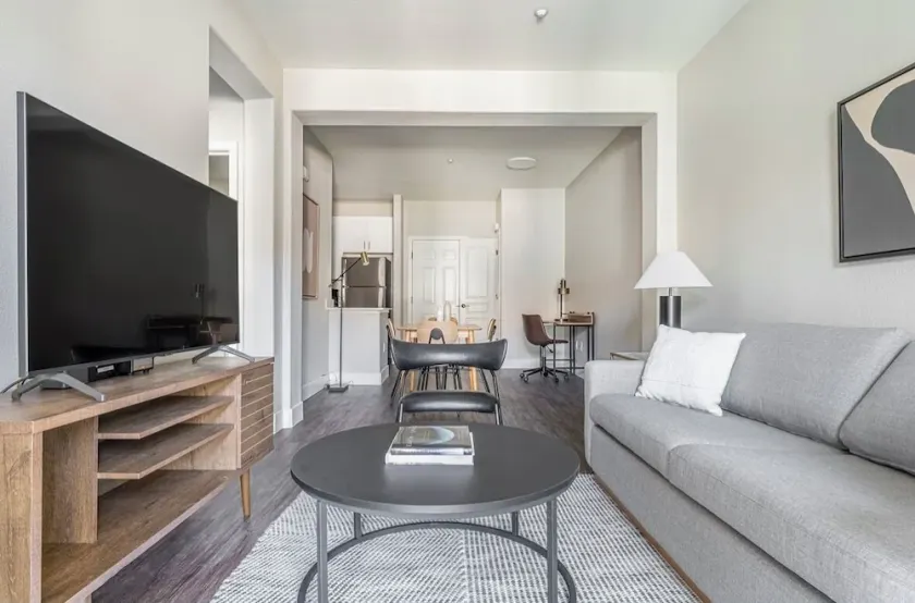 Stylish 1 bed 1 bath apartment- 10 mins from the bay - Image 1