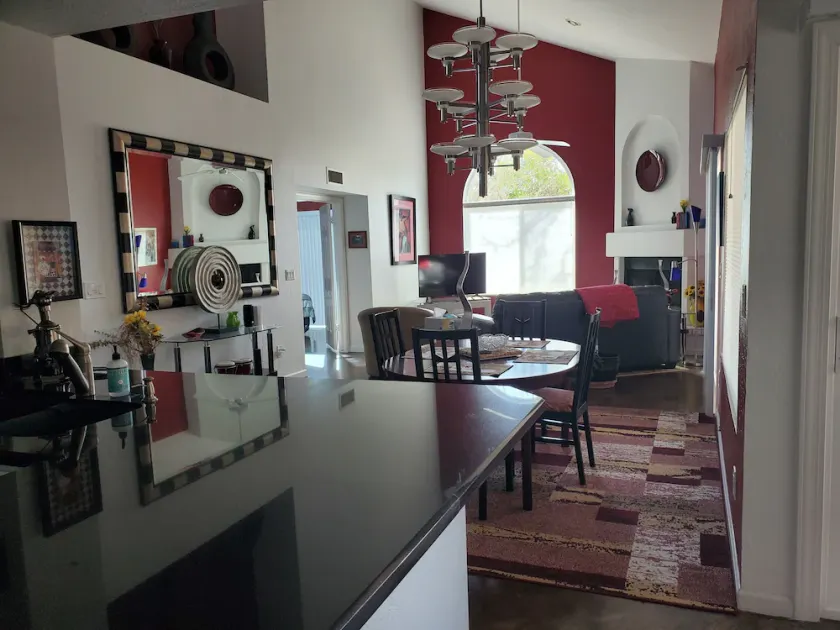 House with great open spaces - inside and out. - Image 1