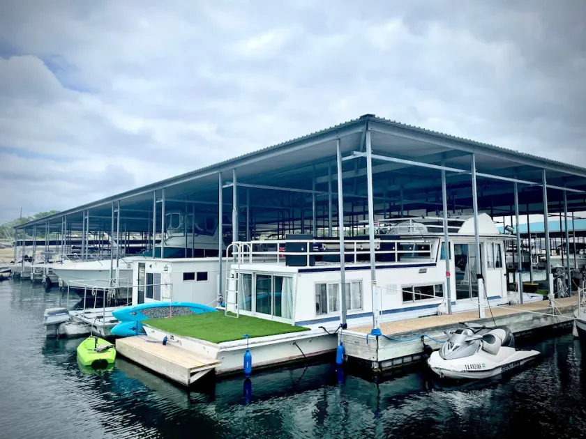 Houseboat **Casa Ocaso** on Beautiful Lake Travis - Image 1