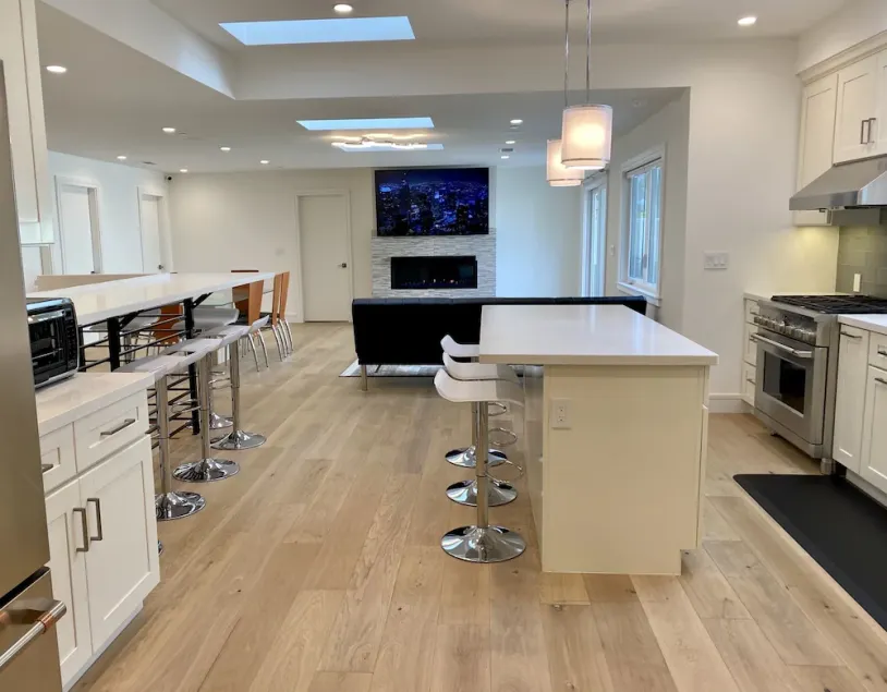 8 BR 8 salles de bain, idéal pour les groupes / retraites, nouvelle rénovation complète, promenade au centre-ville - Image 1