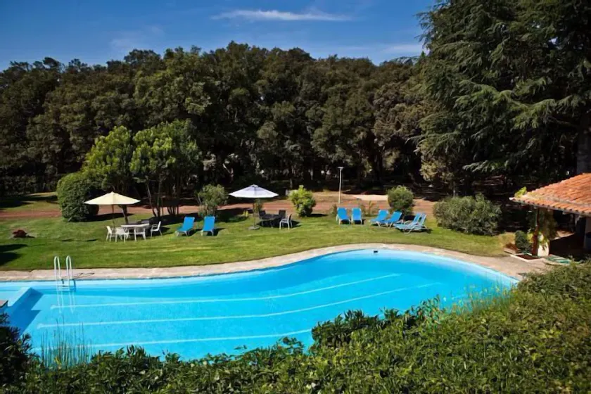 Country house surrounded by nature, with pool, tennis, perfect for groups - Image 1