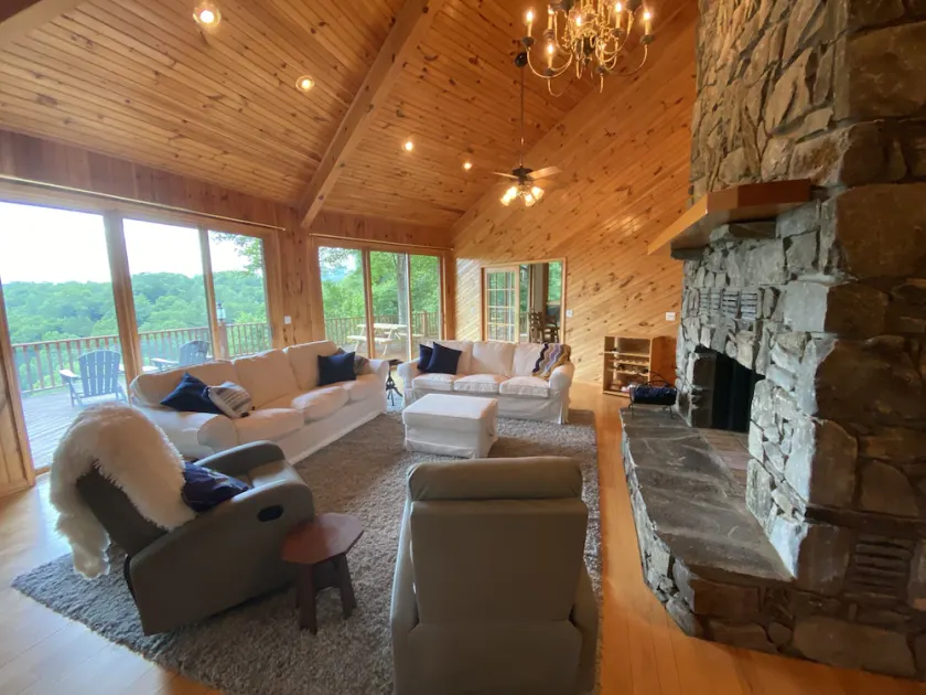 Views, hot tub, spacious 3Bd, 3Ba w Tesla Charger - Image 1