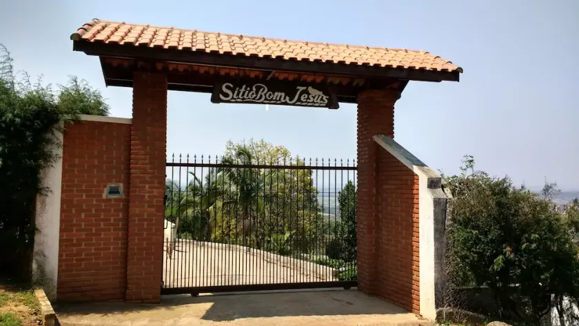 Beautiful property for families, gatherings, or special occasions. - Image 1