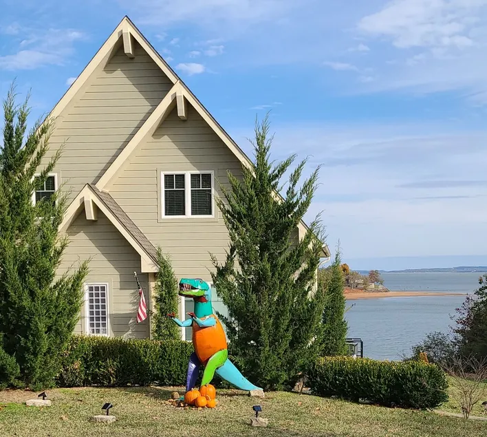 Gorgeous lake house with sandy beachfront. Welcome to Lost  World Landing - Image 1