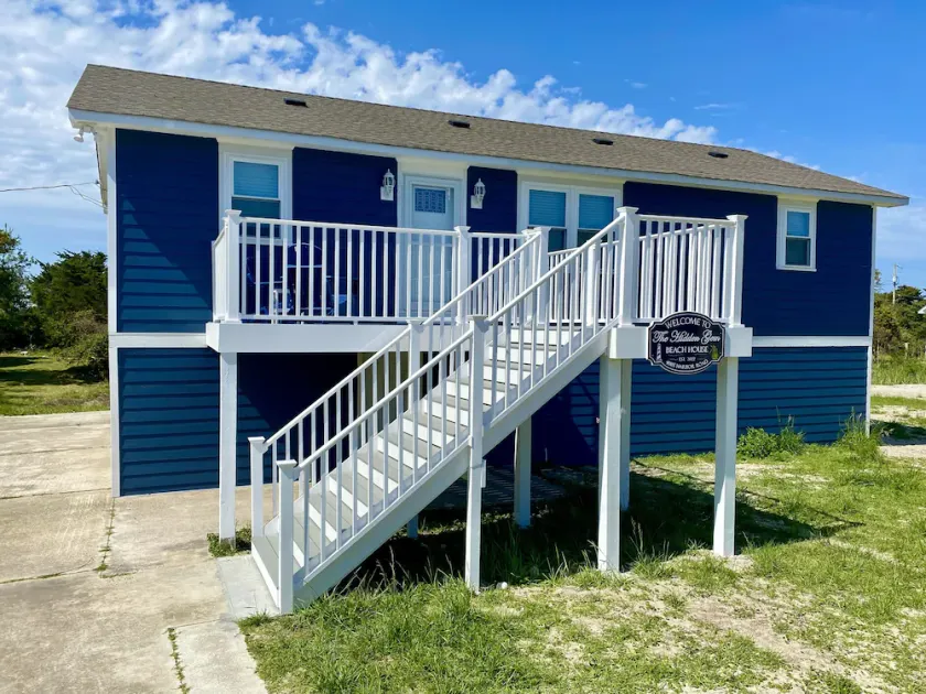 Completely remodeled dog friendly 3 bedroom home w/beach gear and linen included - Image 1