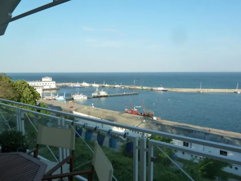 Penthouse de luxe dans la PREMIERE LIGNE par la mer avec vue sur l'eau de 180 degrés - Image 1