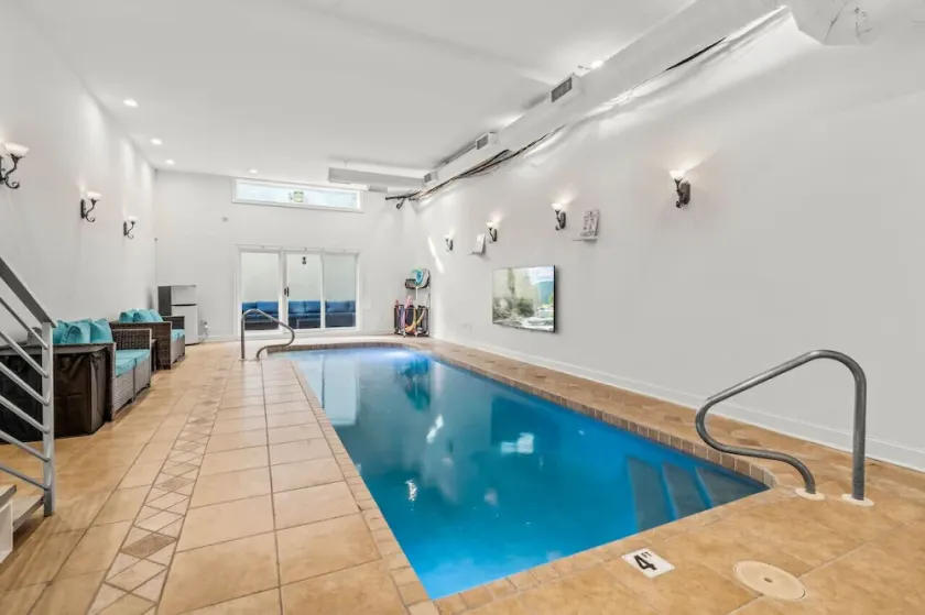 5 bdrm - Heated Indoor Pool - Roof Top Deck - Image 1