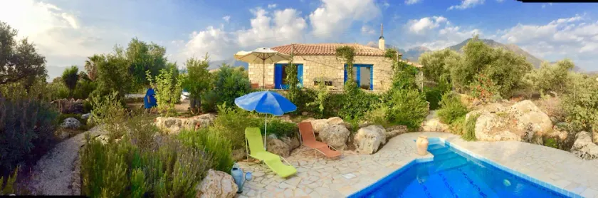 Mikros Pyrgos: villa magnifiquement située avec piscine privée et vue imprenable sur la mer - Image 1