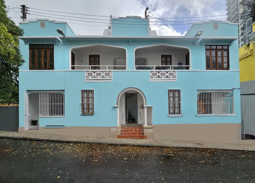 5 min walk to a beautiful beach and a big shady park! 28min walk to Old San Juan - Image 1