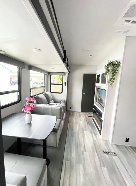 Johnny Love, Modern and Bright Paradise RV - Image 1