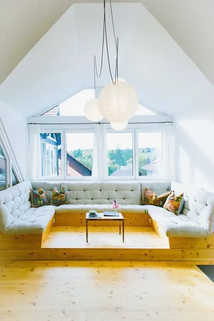 Lofty spacious apartment with natural flair and lake view - Image 1