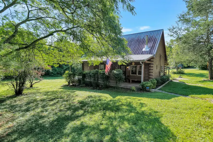 Cozy, Riverfront ENTIRE Cabin - Image 1