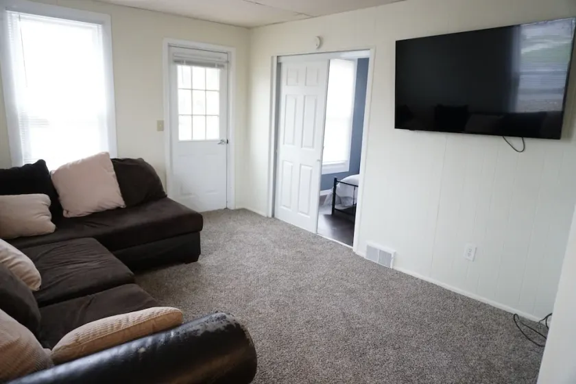 Great 2 Bedroom Near Starved Rock & Downtown Ottawa Dining - Image 1