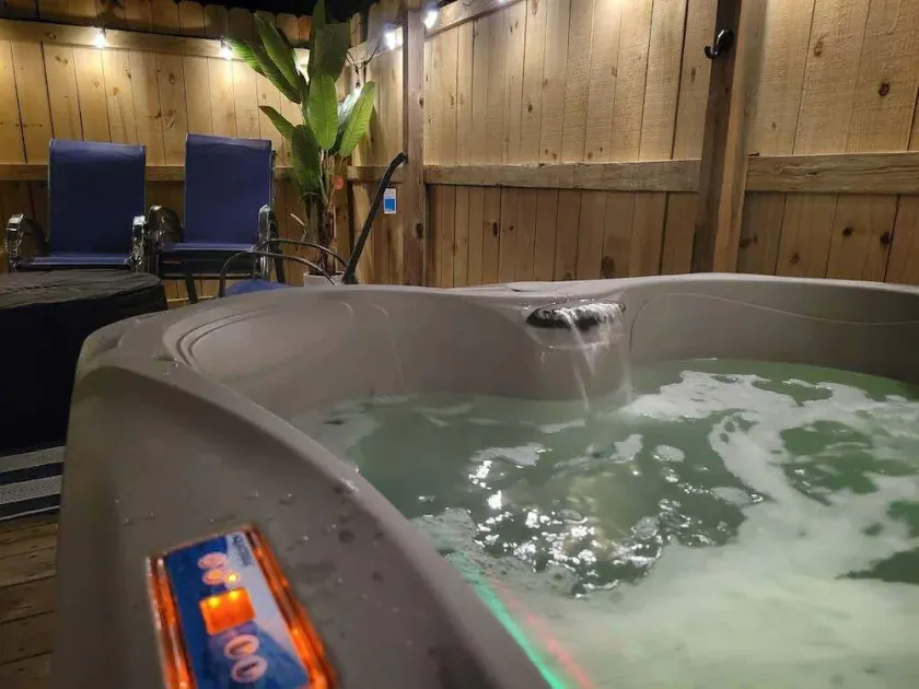 * New Hot Tub * Best Location on the Wine Trail! * - Image 1