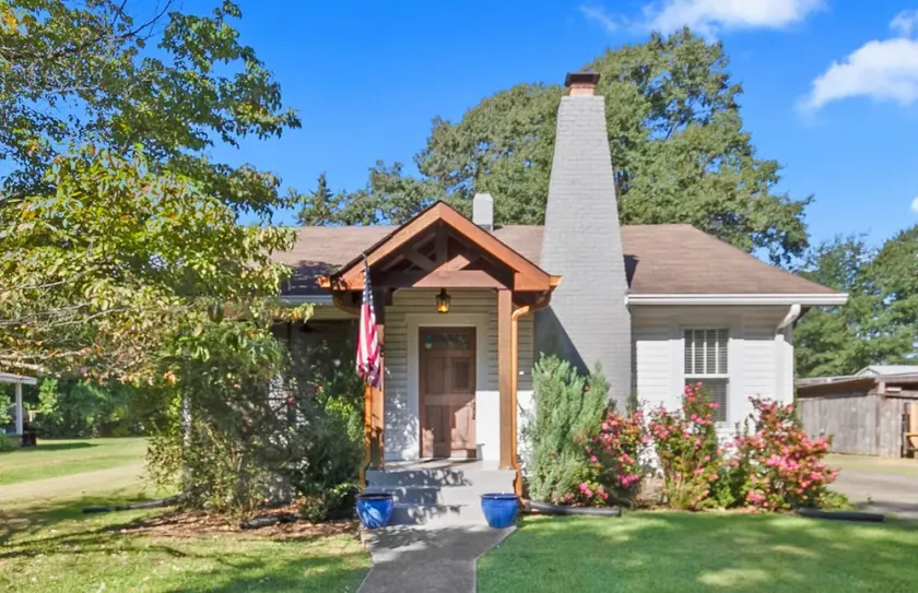 The Nest: A Comforting Southern Retreat. 2 miles from the University of AL.  - Image 1