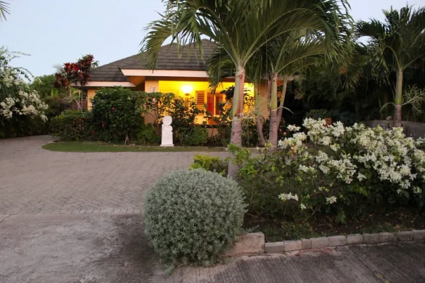 Artscape Jamaica Villa @Richmond near Ocho Rios - Image 1