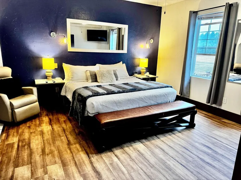 Suite102 \"The Imperial Eagle\" - Image 1