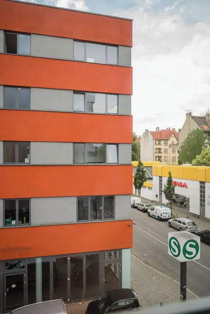 Apartmenthaus Berlin Neukölln - Image 1