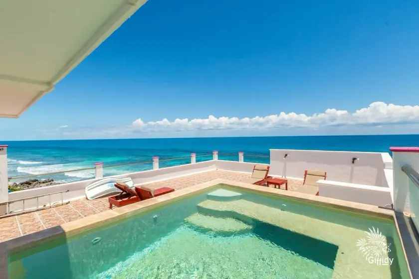 Casa Perla Suite 3 : Oceanfront Studio with Rooftop Dipping Pool - Image 1