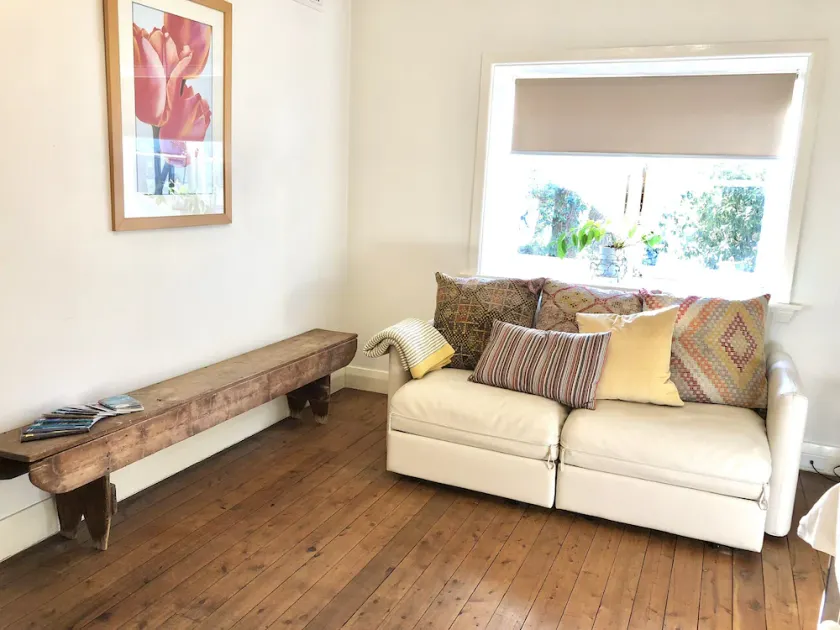 Free parking & 3 min walk to beach! - Image 1