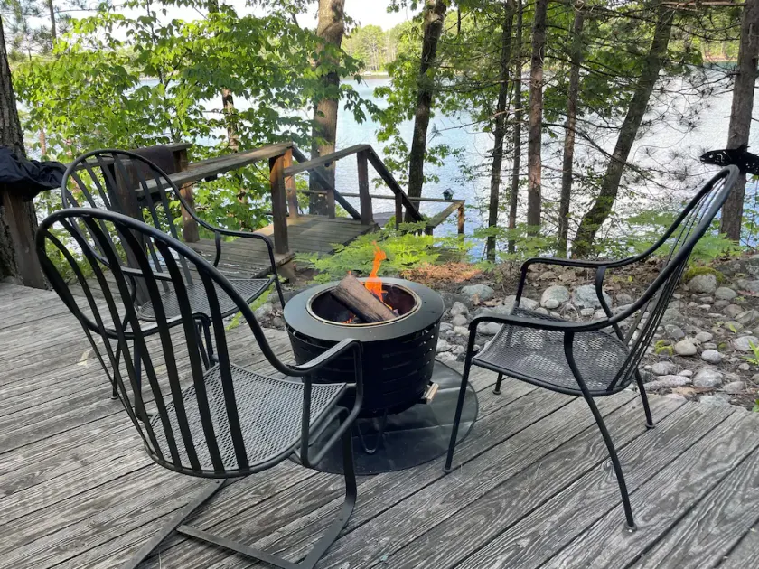 Wunderschöne Lage am See. Feriengebiete in der Nähe. Pontonboot zu mieten - Image 1