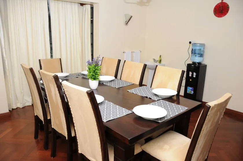 Huge Family Home in  Quiet Position - Image 1
