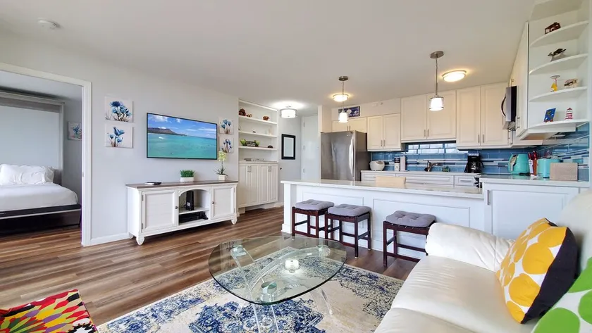 Stunning 1 Bedroom remodel in Waikiki Banyan Tower One - Image 1